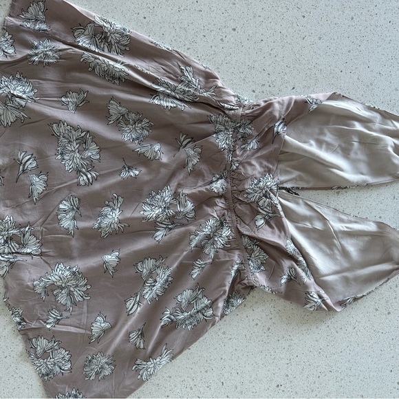 Flowery, halter mini dress from Tobi, size large & brand new - Picture 2 of 4